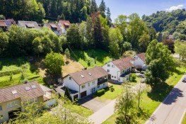 Hauptbild Einfamilienhaus mit Einliegerwohnung | 1.005 m² Grundstück | 2 Garagen | Ausbau-Potential (ca. 69qm)